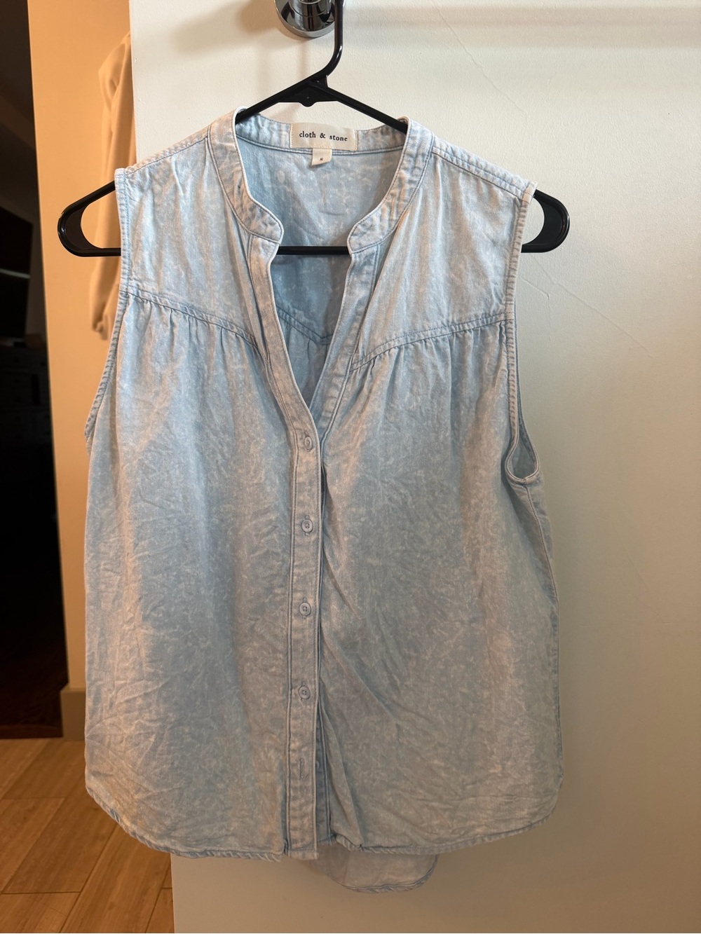 cloth & stone Washed Light Blue Sleeveless Button-Up Blouse